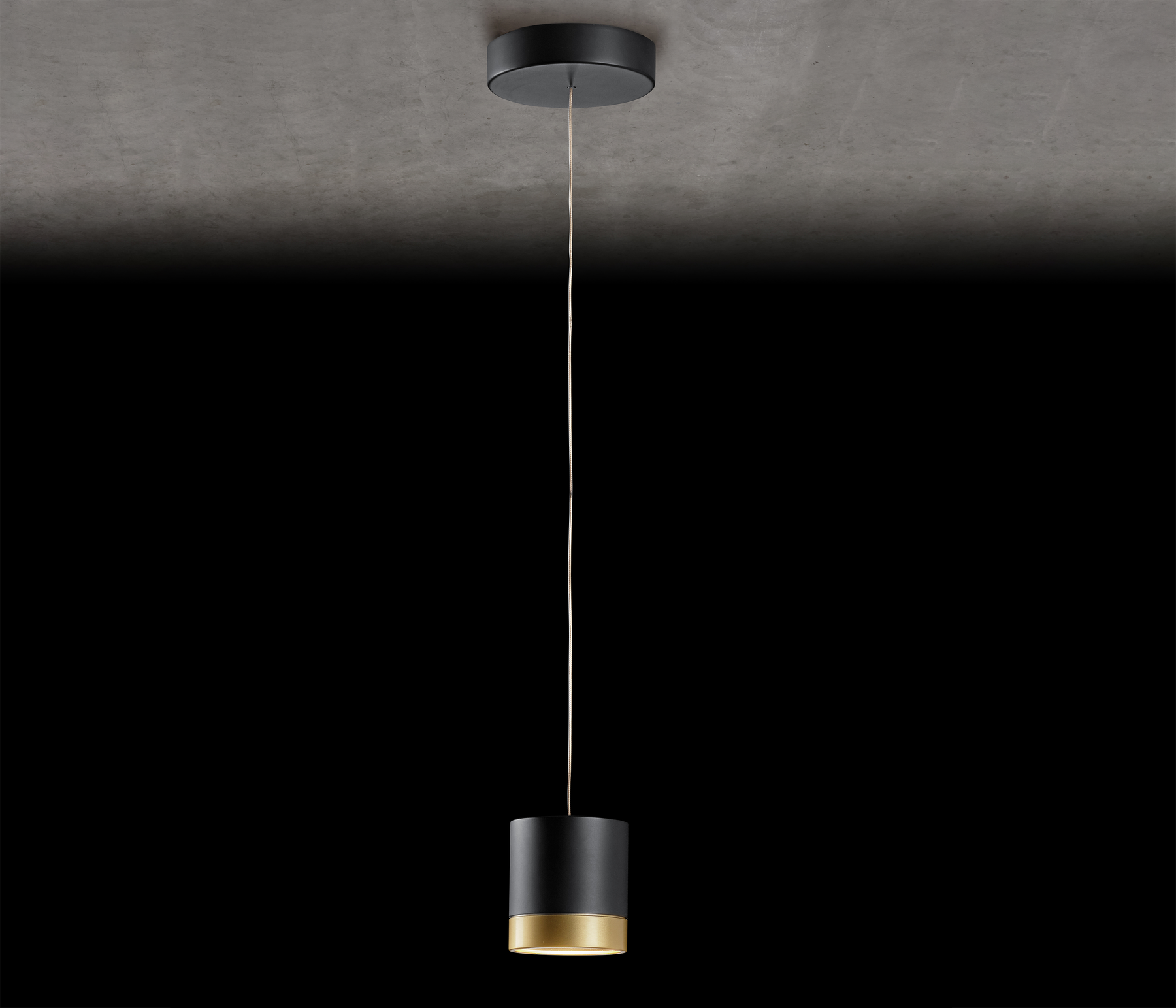 Holtkötter Aura A Pendelleuchte LED Schwarz / Eloxal Messing