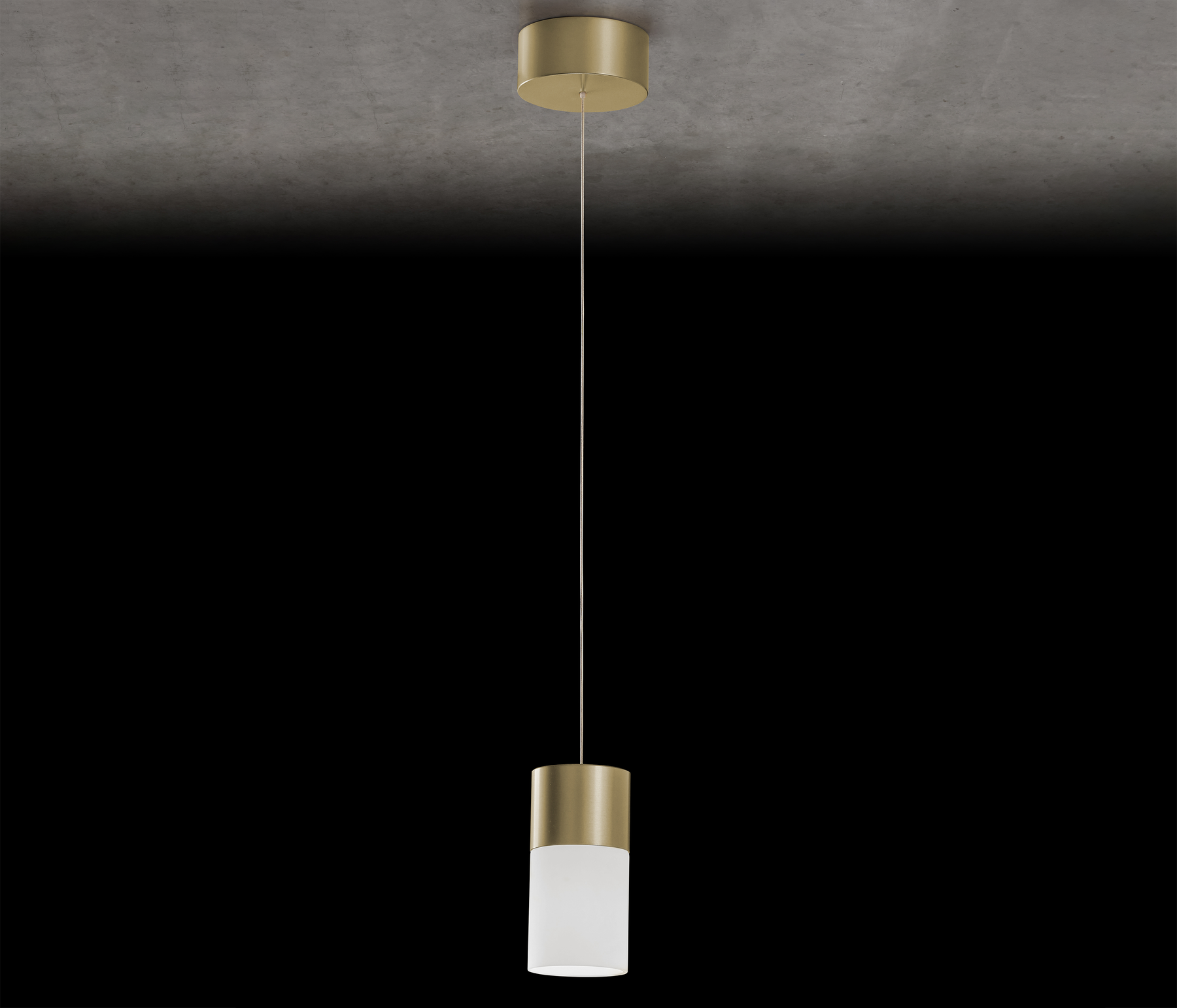 Holtkötter Aura P1 Pendelleuchte Eloxal Messing / Opal matt