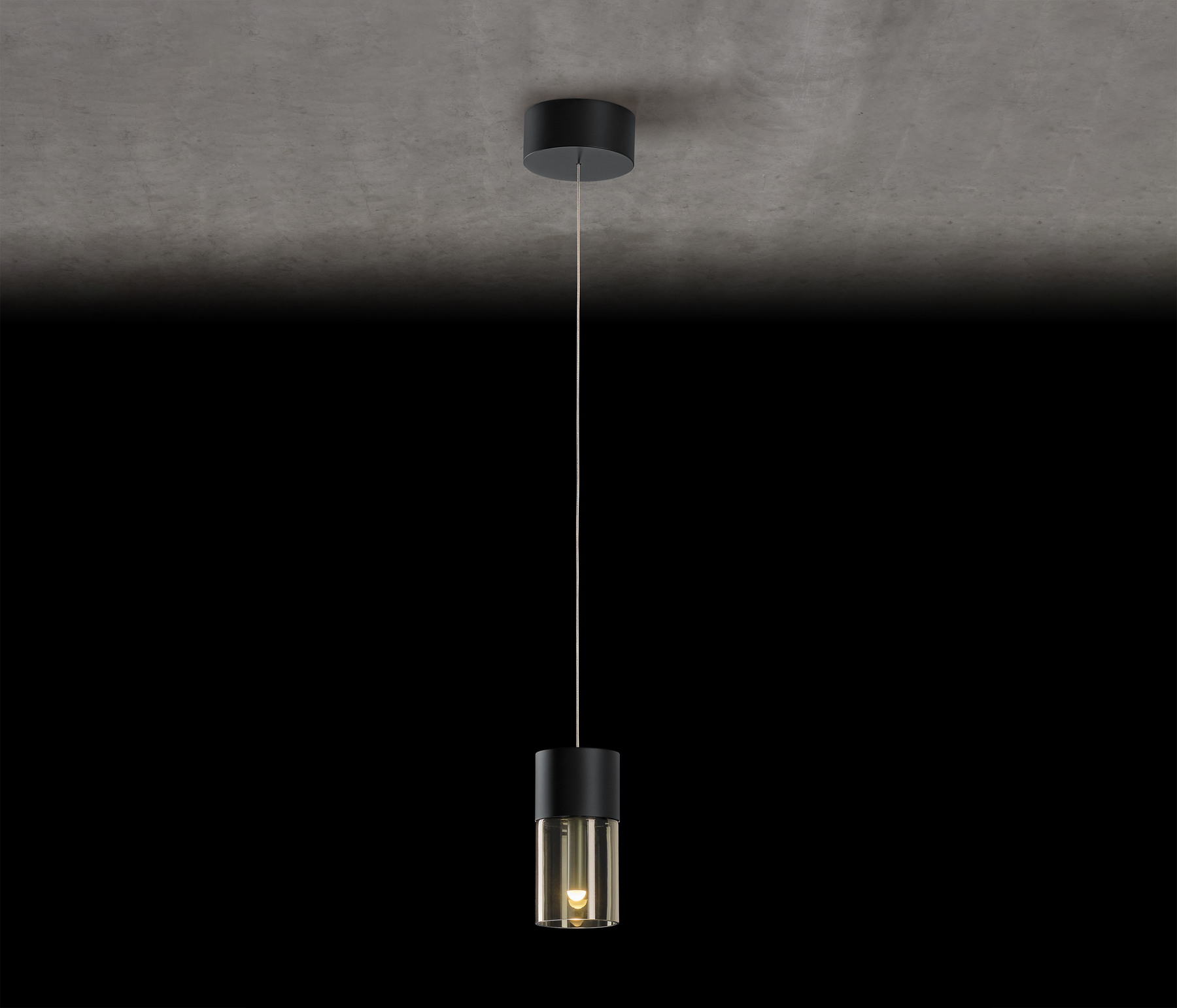 Holtkötter Aura P1 Pendelleuchte Schwarz / Amber