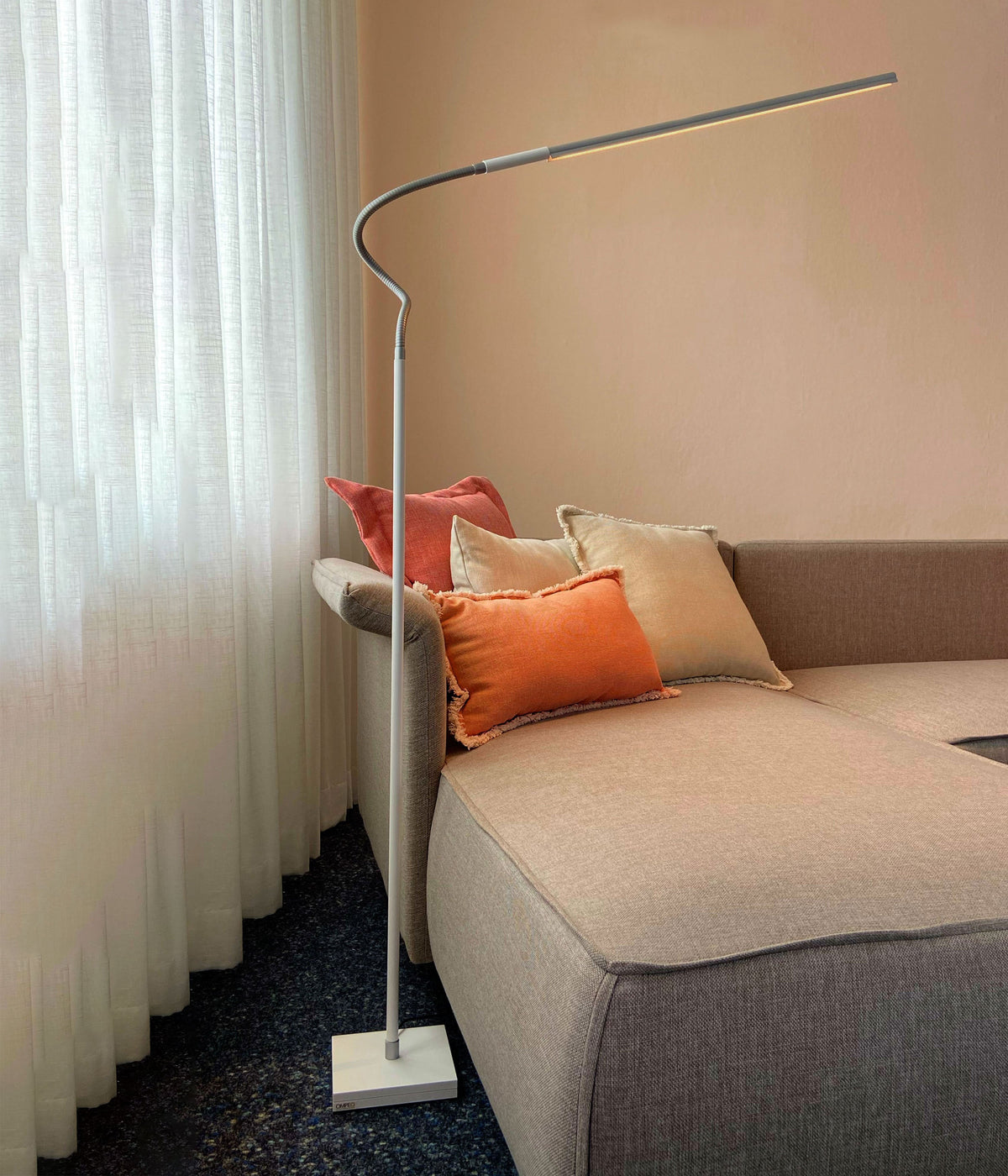 OMPEO L1 Stehleuchte LED weiß 45 cm mit langem Gelenk