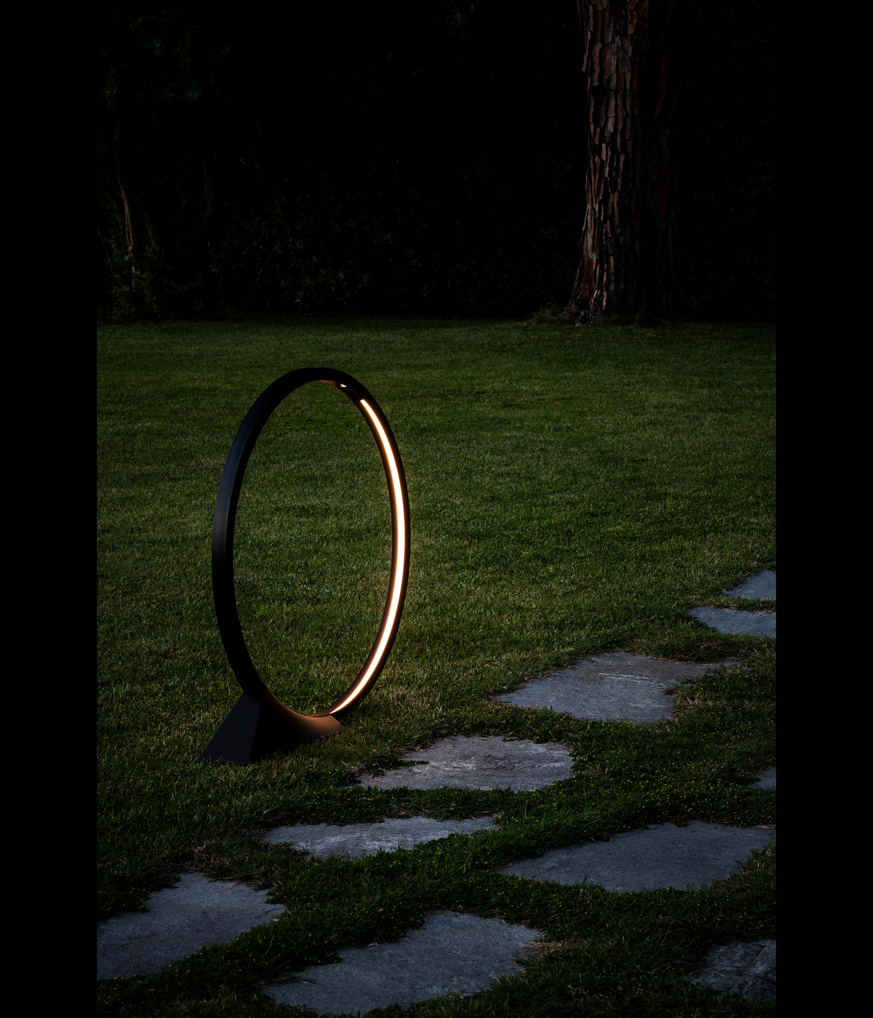 Artemide "O" Bodenleuchte LED schwarz Ø 90 cm