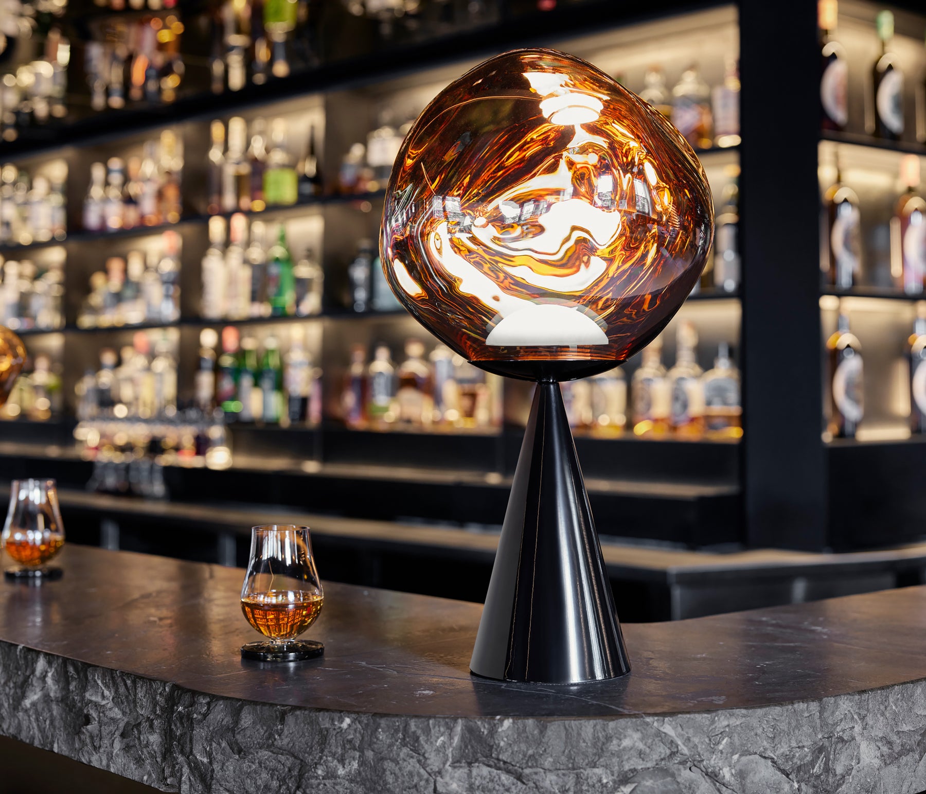 Tom Dixon Melt Cone Fat Tischleuchte LED kupfer an