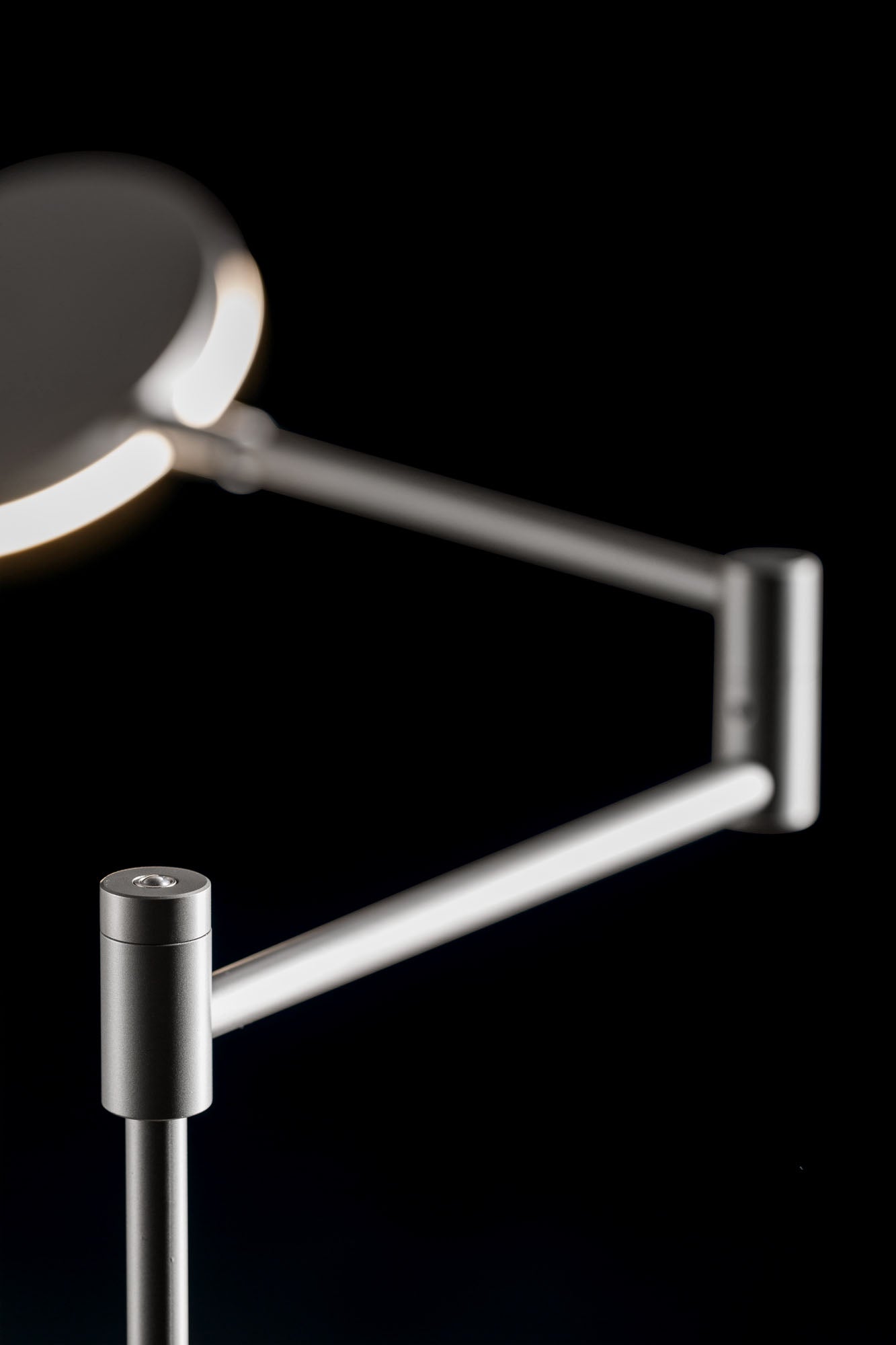 Holtkötter Plano B Stehleuchte platin LED
