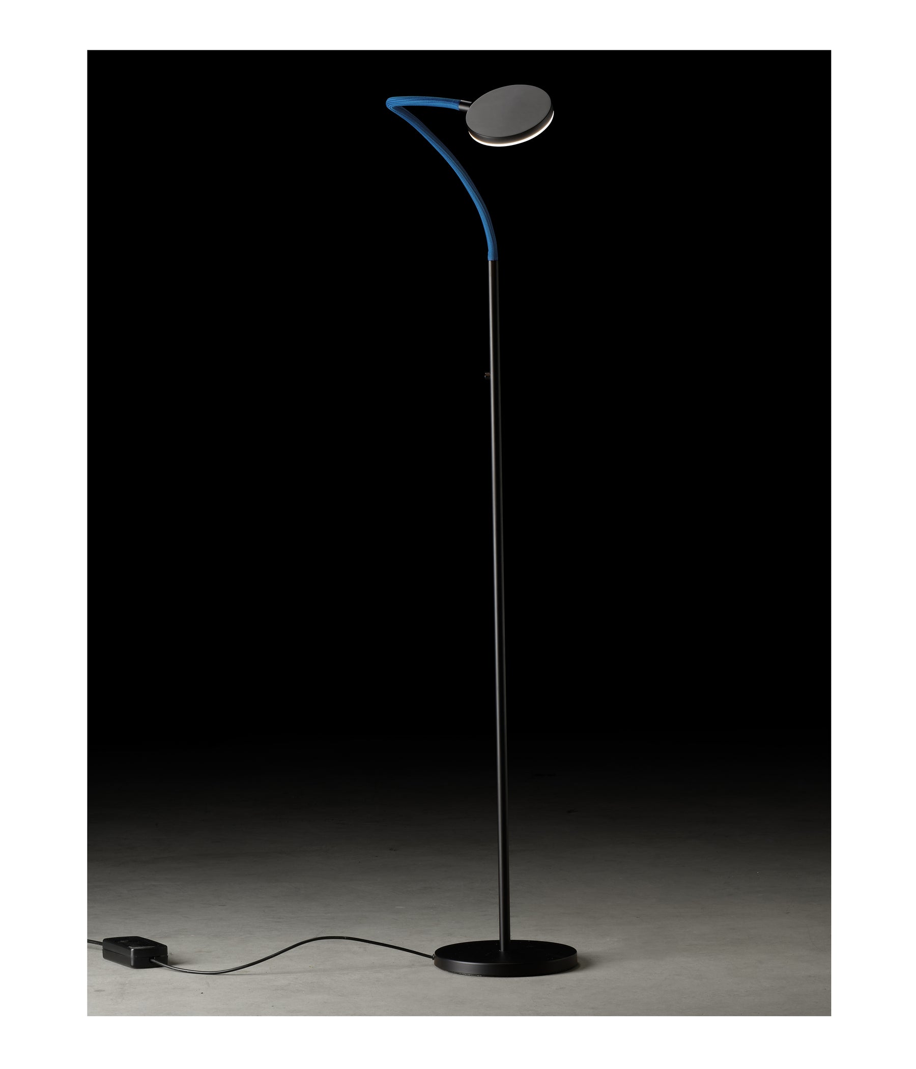 Holtkötter Flex S Stehleuchte schwarz / blau LED