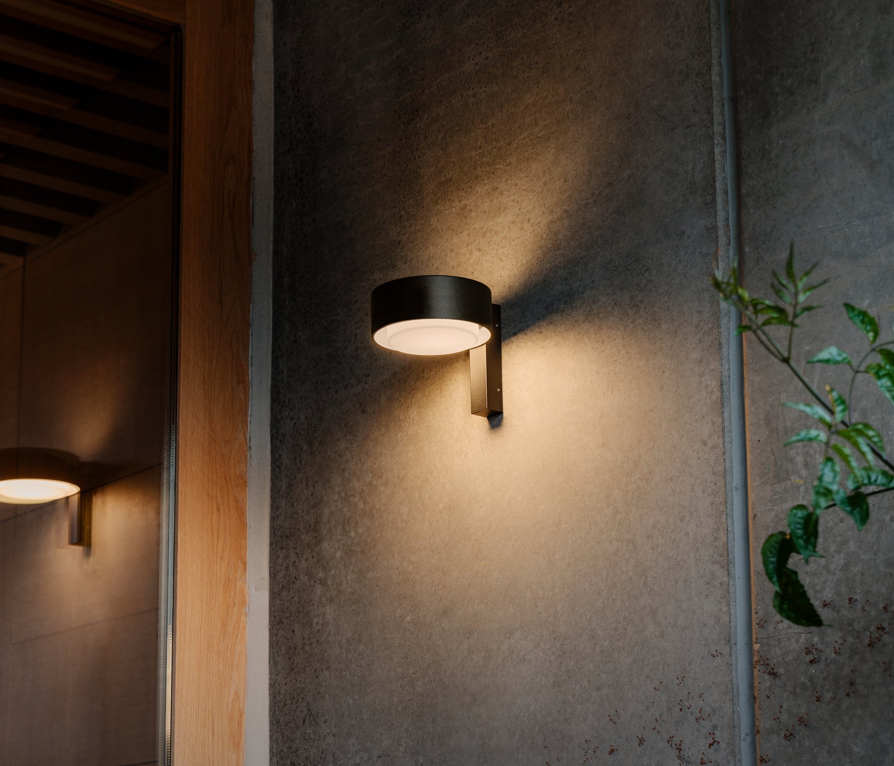 Marset Plaff-on! Wandleuchte schwarz LED Hauseingang