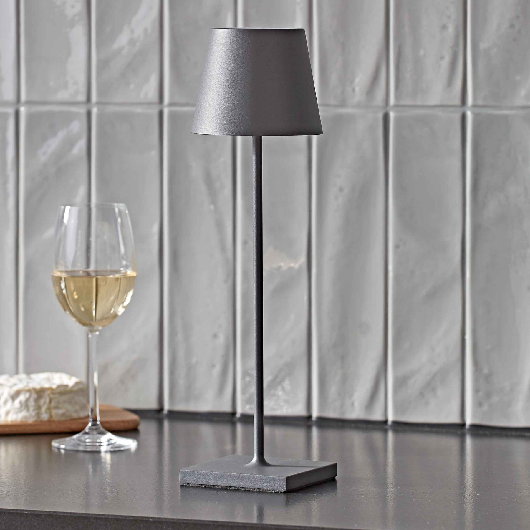 Sigor Nuindie Akku-Tischleuchte LED anthrazit Esszimmer
