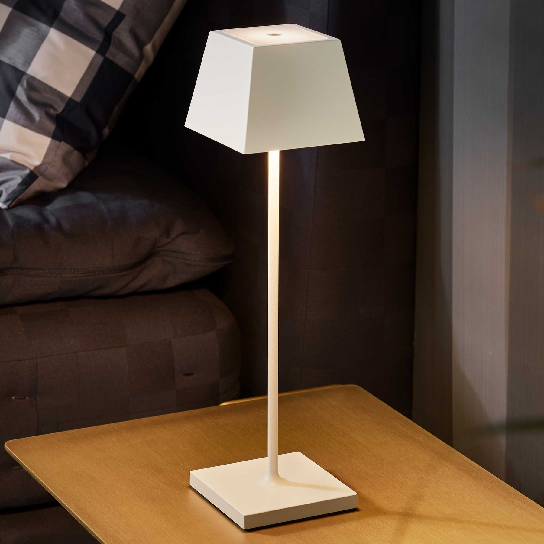 Sigor Nuindie Akku-Tischleuchte eckig LED weiß Schlafzimmer