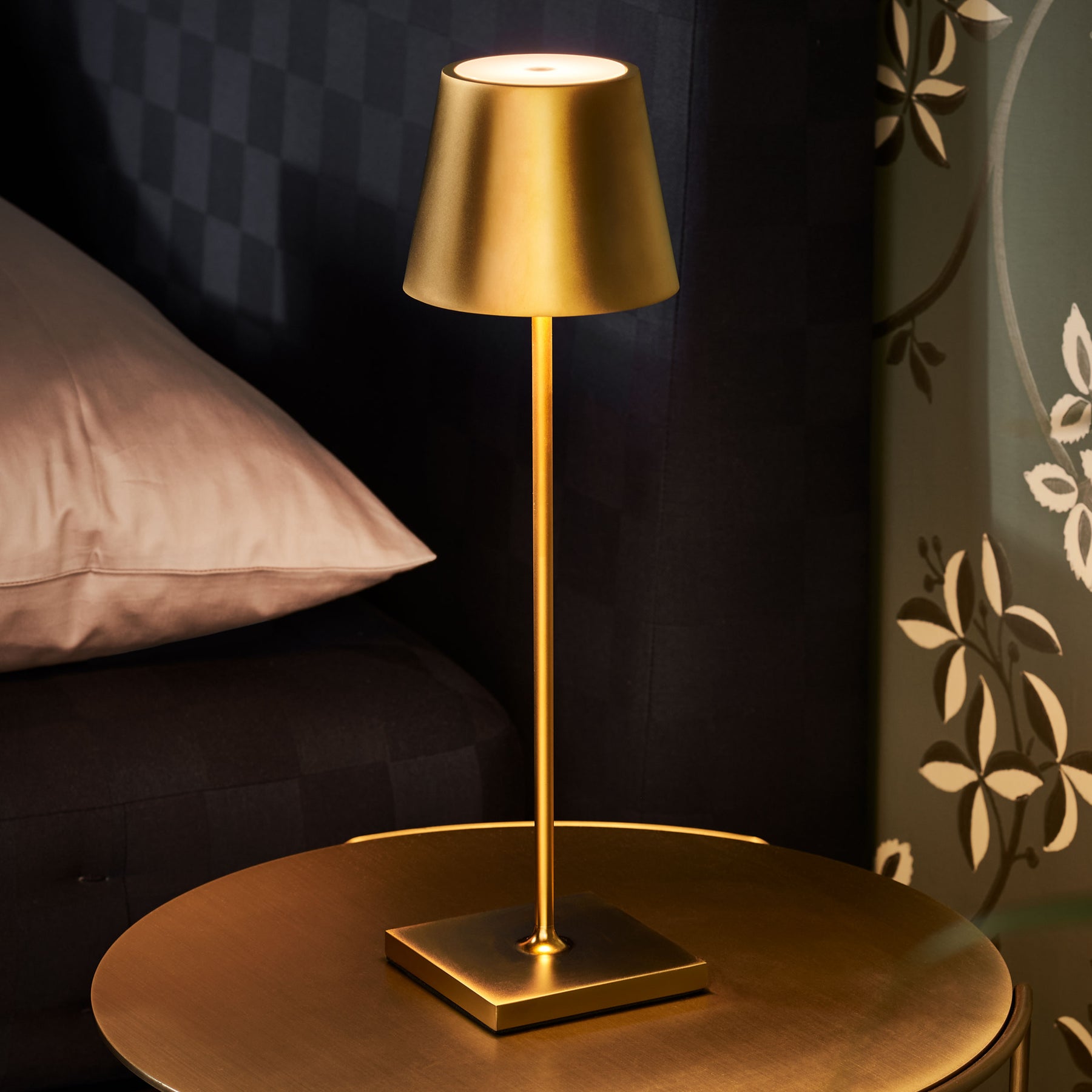 Sigor Nuindie Akku-Tischleuchte LED gold Schlafzimmer
